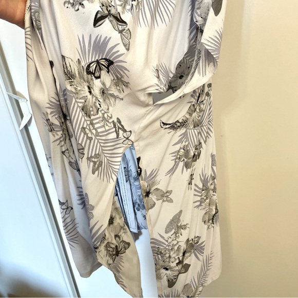 Reitmans Butterfly floral kimono top, plus size, Grey, NWT - Picture 3 of 7